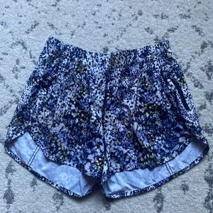 Lululemon Floral run times shorts Sz 8